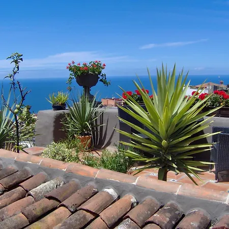 Rustic With Balcony And Sea View