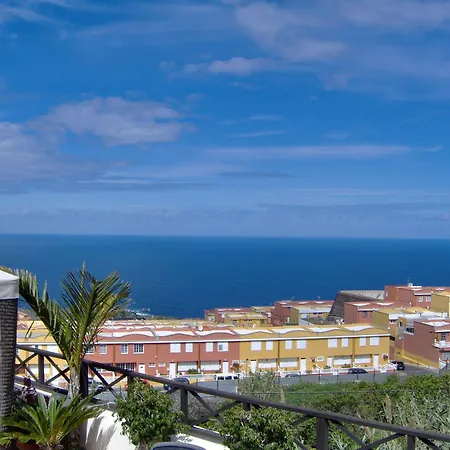 Rustic With Balcony And Sea View شقة
