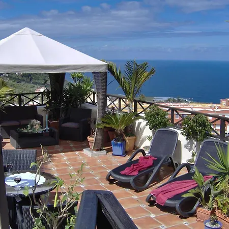 Rustic With Balcony And Sea View شقة *