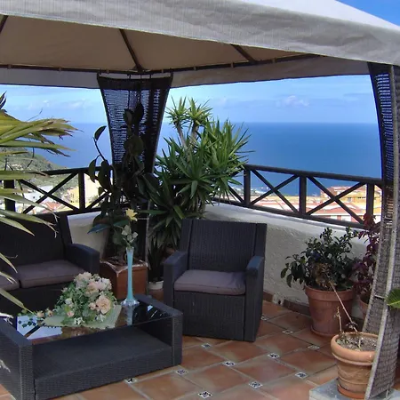 Rustic With Balcony And Sea View شقة *