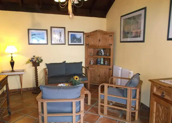 Rustic With Balcony And Sea View דירה *